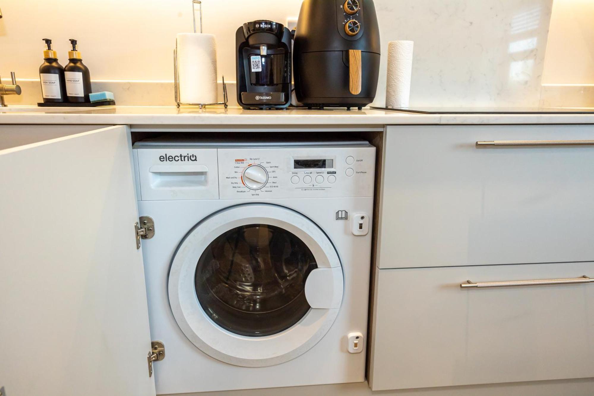 Modern 2 Bed Near Wythenshawe Hospital And Manchester Airport With Parking Экстерьер фото